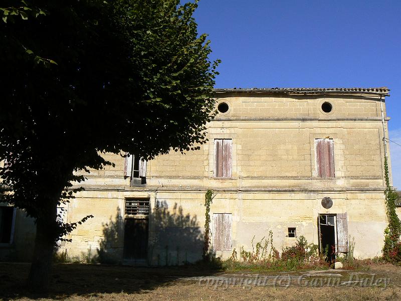 Abandoned building, Saint-Émilion P1140429.JPG